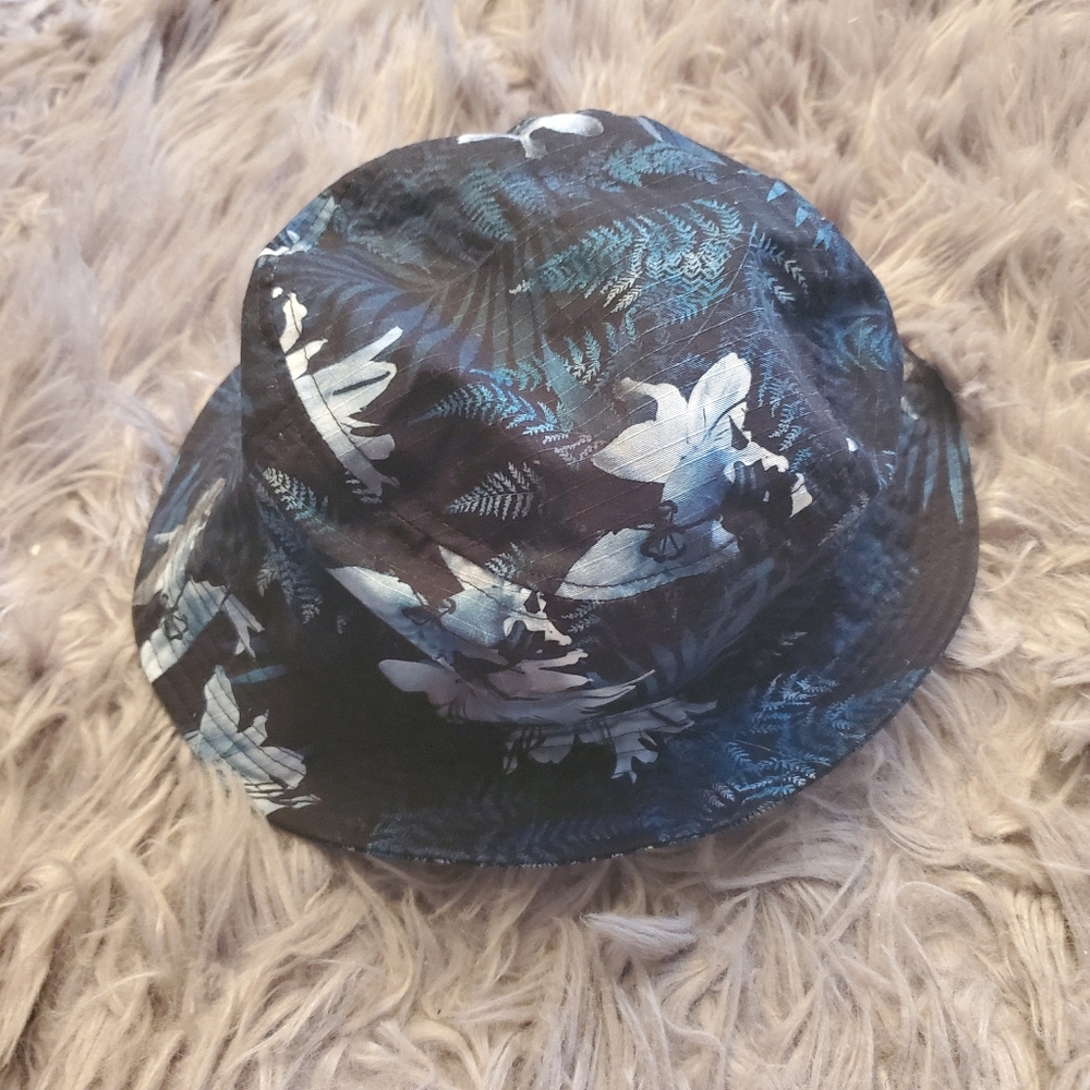 Blues H&M Fisher style cap